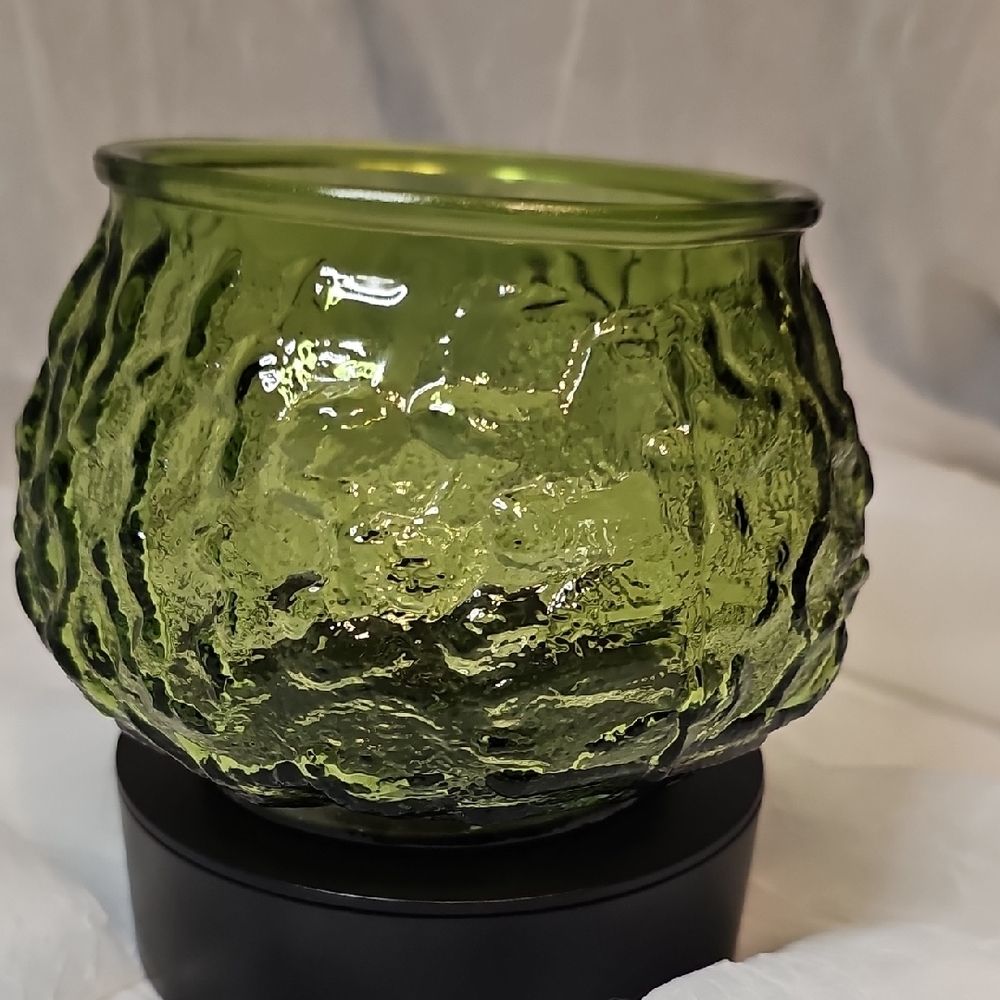 VTG- EO Brody - Textured Green Glass Bowl - Picture 5 of 8